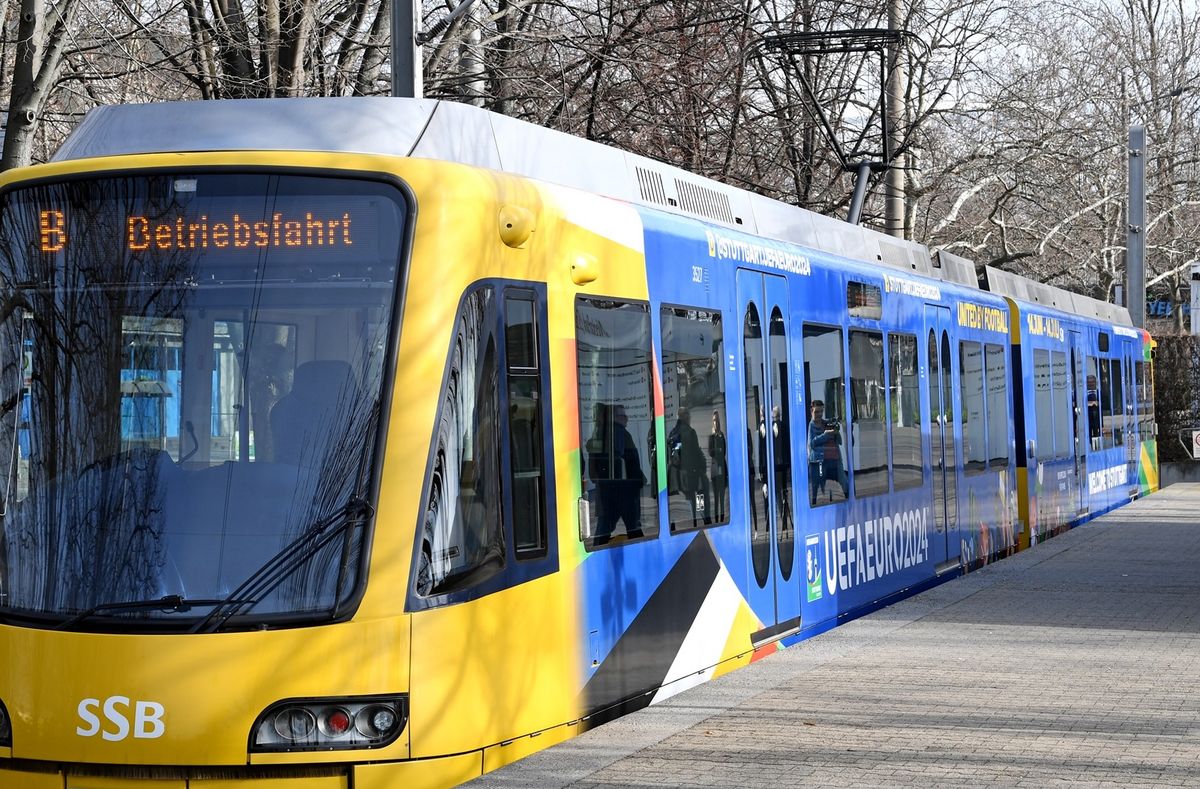 EURO 2024 Stuttgart Stadtbahn in neuem Design Sportregion